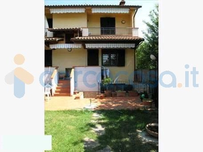 Casa semi indipendente in ottime condizioni in vendita a Prato