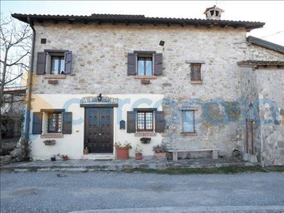 Casa semi indipendente in ottime condizioni, in vendita in San Polo D'enza, San Polo D'enza