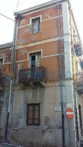 Casa singola da ristrutturare in vendita a Mazzarra' Sant'Andrea