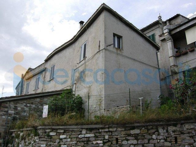 Casa singola da ristrutturare in vendita a San Severino Marche
