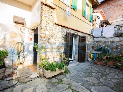 Casa singola da ristrutturare, in vendita in Via Santa Lucia 228, Imperia