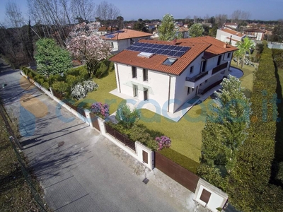 Casa singola di nuova costruzione, in vendita in Via Piave, Forte Dei Marmi