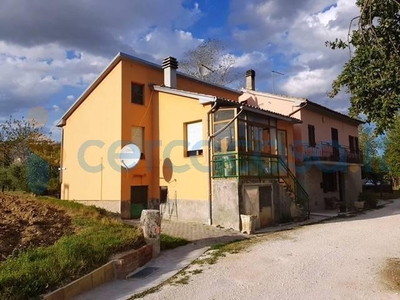 Casa singola in vendita a San Severino Marche