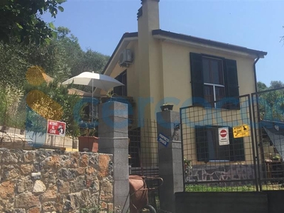 Casa singola in vendita a Sarzana