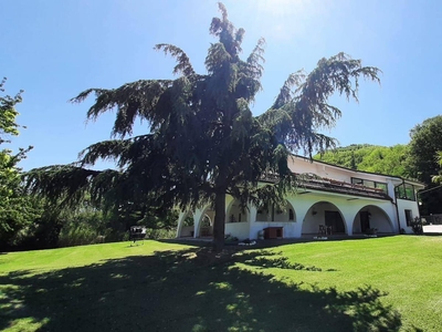 Casa vacanza per 16 persone con giardino