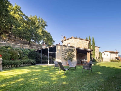 Exclusive farmhouse with tavern, pool and garden-Casale la Toscanella