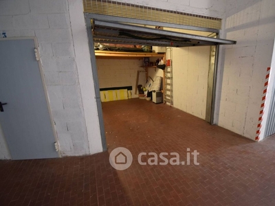 Garage/Posto auto in Vendita in Via Diano Castello a Diano Castello