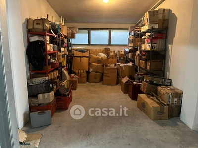 Garage/Posto auto in Vendita in Via Enzo Estrafallaces a Lecce