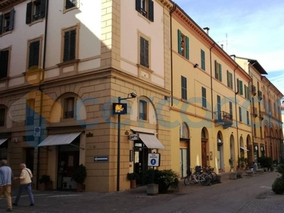 Negozio da ristrutturare, in affitto in Via Emilia 189, Imola