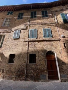 Quadrilocale in vendita a Siena