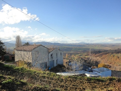 Rustico / casale di 157 mq a Poggio San Marcello