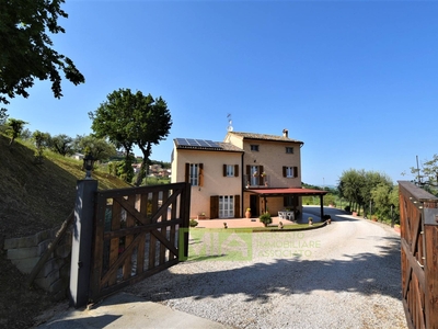 Rustico / casale di 280 mq a Montappone