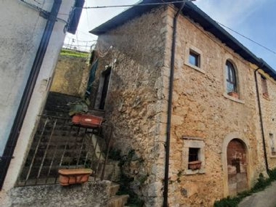 Vendita Casa semi indipendente, in zona SANTA ANATOLIA, BORGOROSE