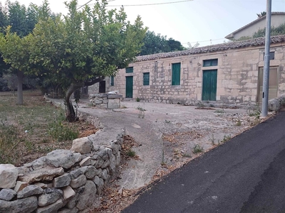 Vendita Rustico casale, in zona FRIGINTINI, MODICA