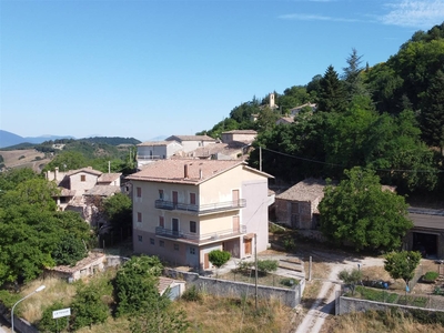 Vendita Tenuta-Complesso, in zona FRAZIONE LETEGGE, CAMERINO