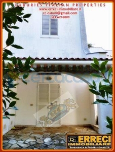 Villa a schiera in ottime condizioni, in vendita in Cala Di Rosa Marina 81, Ostuni