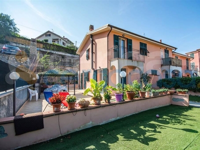 Villa a schiera in ottime condizioni, in vendita in Via Privata Mazza 12/1, Imperia