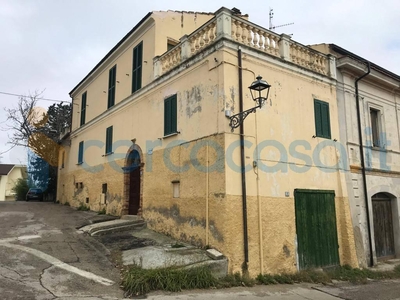 Villa a schiera in vendita in Piazza Del Castello 7, Mosciano Sant'angelo