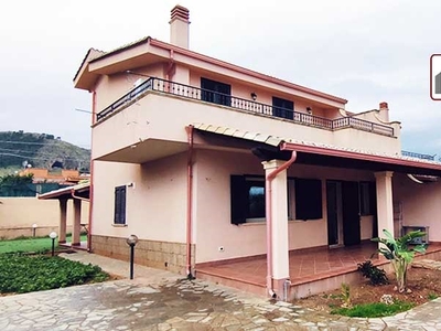 Villa bifamiliare con vista sul mare ad Altavilla Milicia