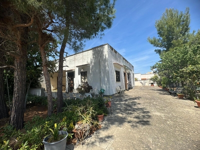 Villa con giardino a Bari