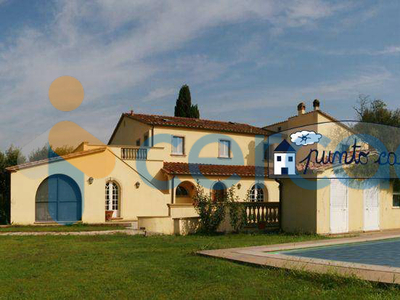 Villa in ottime condizioni in vendita a Cecina