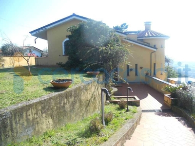 Villa in ottime condizioni, in vendita in Via Casellotto Di Sotto 38, Massa