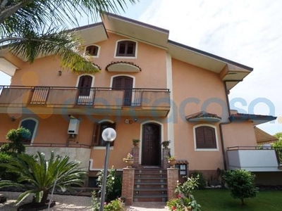 Villa in ottime condizioni, in vendita in Via Marchese Di Casalotto, Aci Sant'antonio