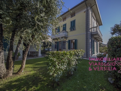 villa in vendita a Camaiore