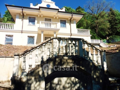 Villa in Vendita in Strada Cunioli Alti 120 a Moncalieri