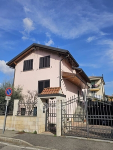 Villa in Vendita in Via Leonardo Da Vinci 22 a Pioltello