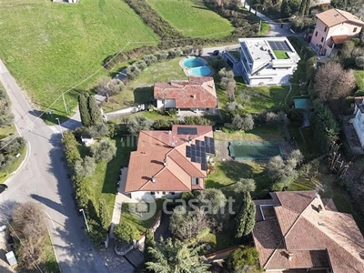 Villa in Vendita in Via Trevisago a Soiano del Lago