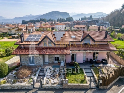 Villa in Vendita in Via Viconago 19 a Lavena Ponte Tresa