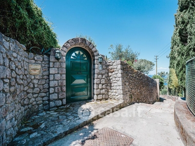 Villa in Vendita in Via Vignola a Anacapri