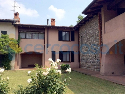 Villa in vendita in Via Xxiv Maggio, Caravaggio