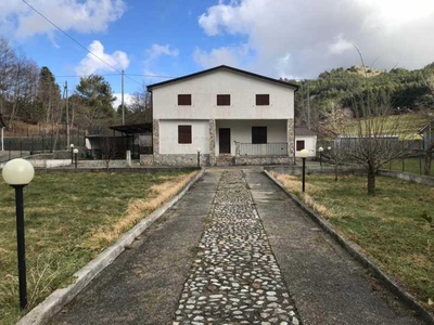 Villa Singola in Vendita ad Domanico - 75000 Euro