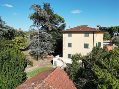 Villa uso ufficio - ristrutturata a Circonvallazione, Lucca