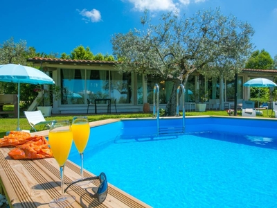 Accogliente villa a Bolsena con giardino, barbecue e piscina