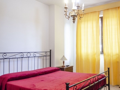 Camera in appartamento con 3 camere da letto a Torresina, Roma