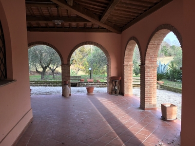 Casa indipendente con giardino a Offida