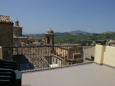 Casa indipendente con terrazzo a Offida