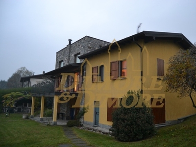 Villa in vendita a Nebbiuno