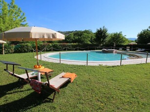 Affascinante casa a Apecchio con piscina, terrazza e barbecue