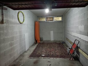 Affitto Garage / Posto auto, in zona SAN FAUSTINO, MODENA