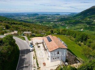 Albergo in Vendita in Via Enzo Ferrari a Caprino Veronese