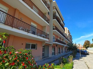 Appartamento con terrazzo in vendita, zona centrale, Barcellona P.G.