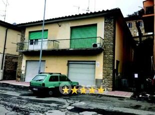 Appartamento in Vendita in Viale Cesare Battisti a Volterra