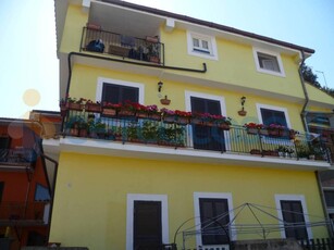Appartamento Quadrilocale in ottime condizioni, in vendita in Via Di Vallelunga, Rignano Flaminio
