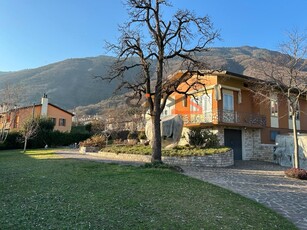 Borso del Grappa - ZONA BORSO DEL GRAPPA VENDESI VILLA CON GIARDINO PRIVATO