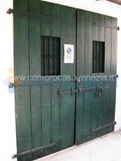 Box da ristrutturare, in vendita in Circonvallazione, Venezia