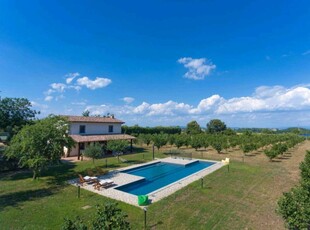 Casa a Bagnoregio con terrazza, giardino e piscina